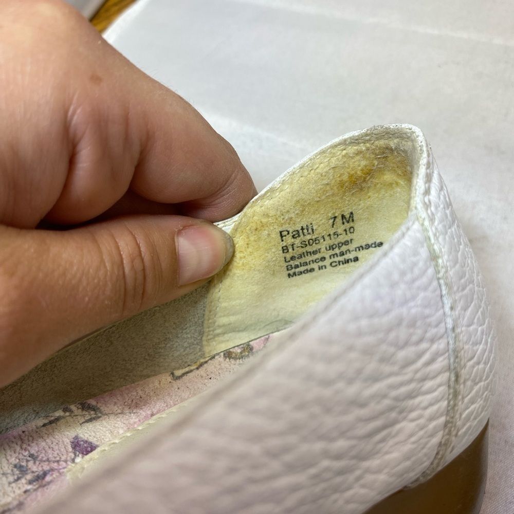 BareTraps White Moccasin Loafer Pillow Cushion Insole Leather Shoe Women’s 7M - Picture 6 of 6